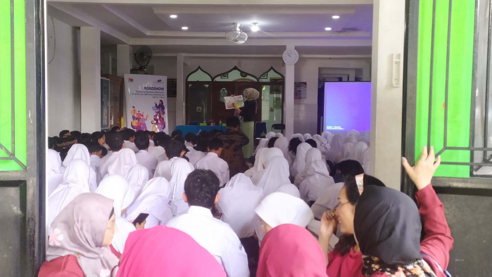 Roadshow Workshop Membaca Di SMPN 194 Jakarta